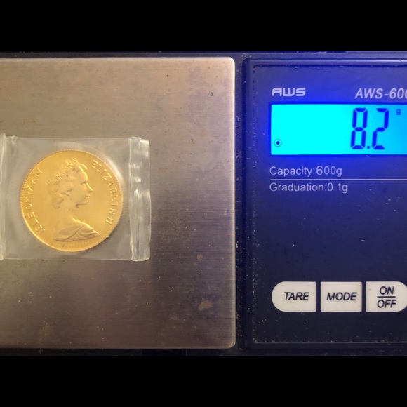 1976 Isle of Man Gold Sovereign Coin - Picture 3 of 3